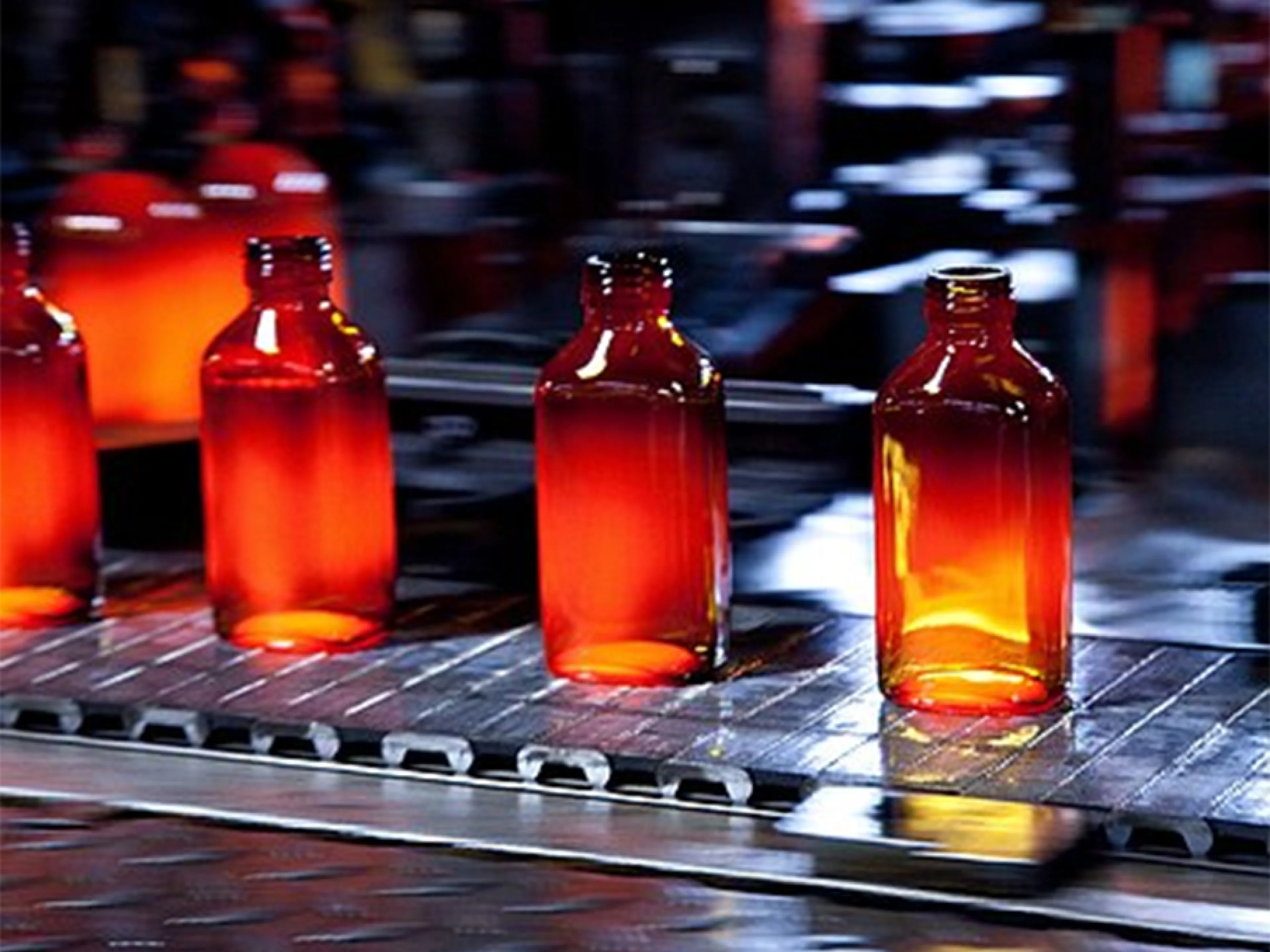Glasproduktion im Bereich Moulded-Glass, Bild: Gerresheimer Glasproduktion im Bereich Moulded-Glass bei Gerresheimer