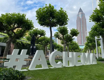 Die Achema 2027 rückt die Themen Energie, Life Sciences, Digitalisierung und Nachhaltigkeit in den Mittelpunkt, Bild: pharmaindustrie-online.de / Susanne Woggon Die Achema 2027 rückt die Themen Energie, Life Sciences, Digitalisierung und Nachhaltigkeit in den Mittelpunkt